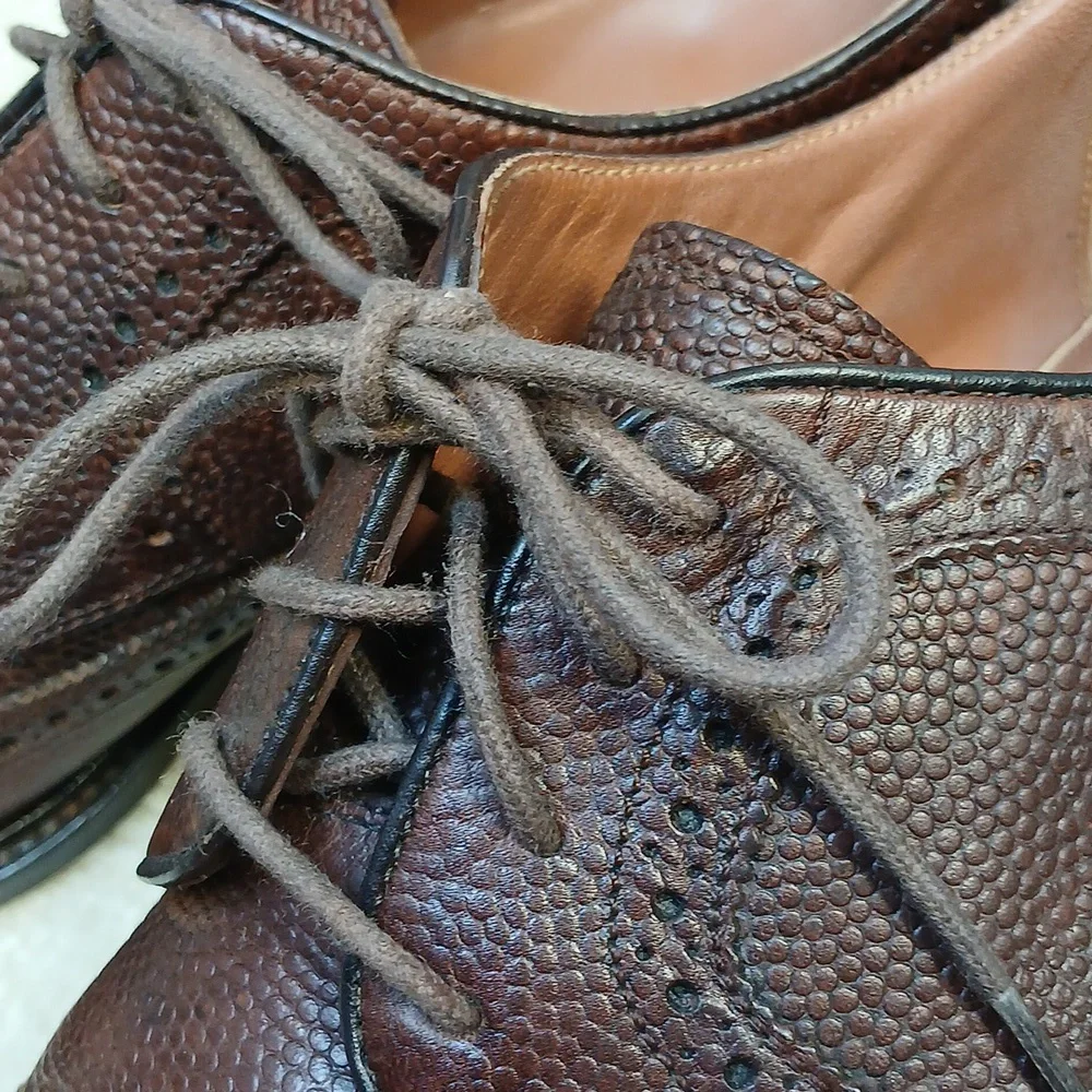 Banana Republic Men's Brown Leather wingtip oxfords. size 10